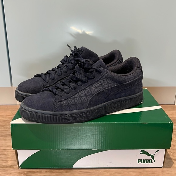PUMA Suede Classic - Navy
Boys' Grade School - Picture 2 of 6